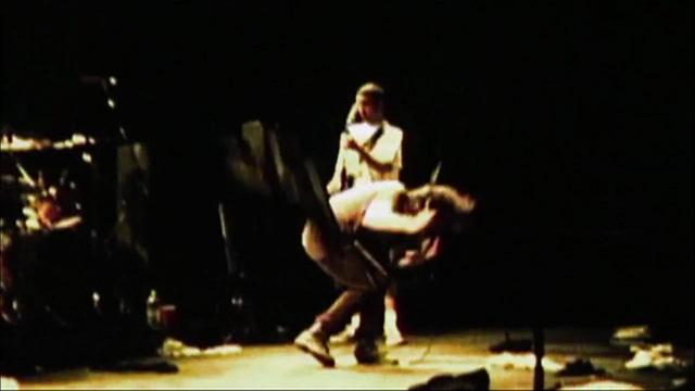 Image of Eddie Vedder Smashes the Stage